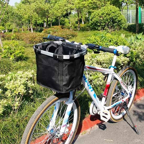 Panier velo chien sur vélo blanc